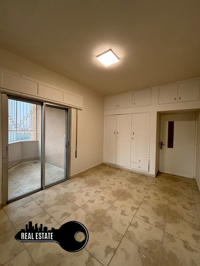 للبيع شقة طابق اول طلوع 7 درجات في ضاحية قدسيا مقابل جامع الاحمد ( مدخل الضاحية)